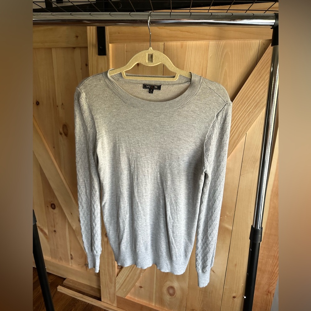 Elegant Light Gray Crew Neck Sweater